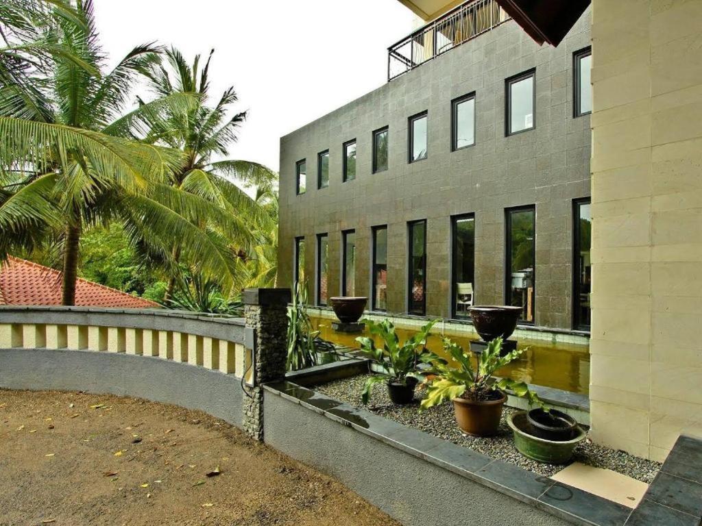 Laprima Hotel Labuan Bajo Exteriör bild