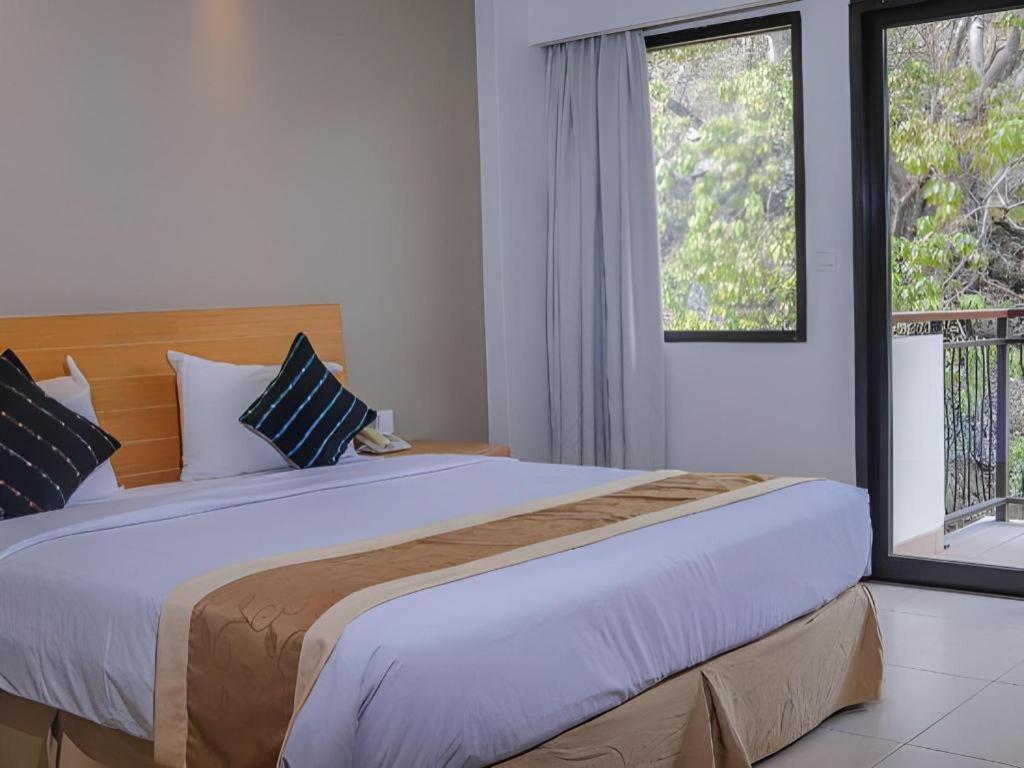 Laprima Hotel Labuan Bajo Exteriör bild